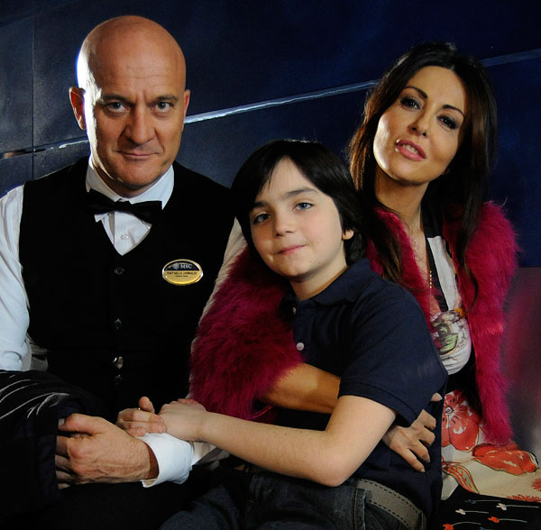 Claudio Bisio, Sabrina Ferilli e Gianluca Grecchi in Due Imbroglioni e Mezzo