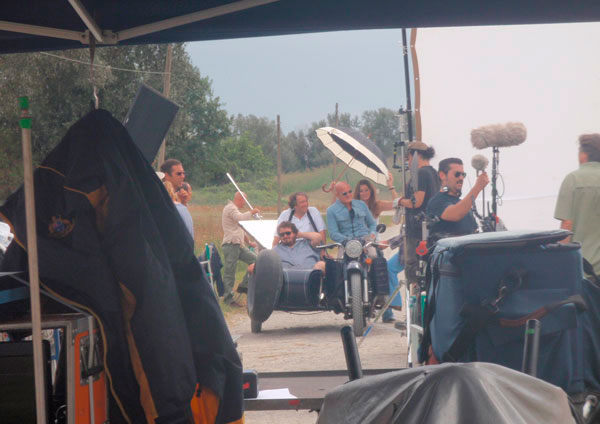 Claudio Bisio sul set di Bar Sport