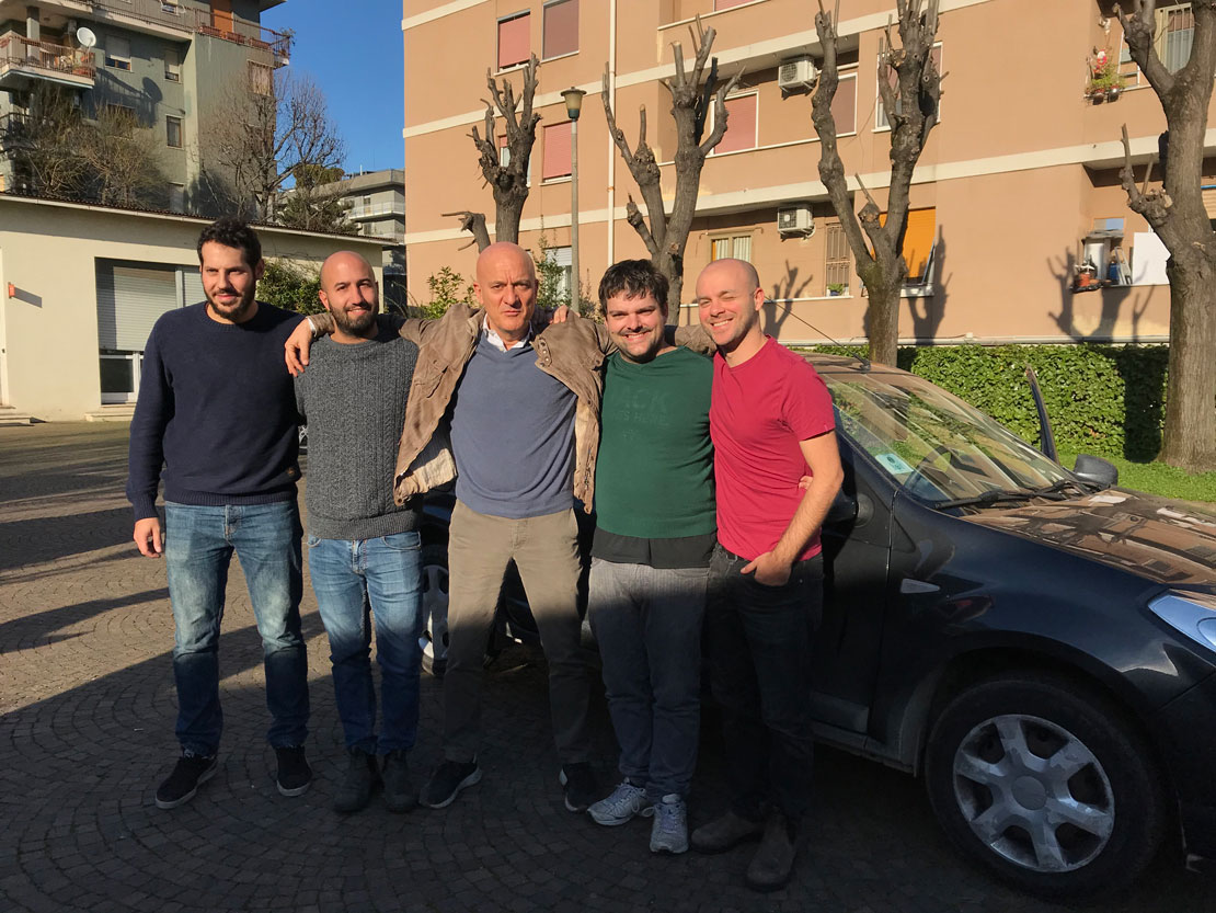 Il terzo segreto di satira e Claudio Bisio durante le riprese di un rvm per il Saturday Night Live